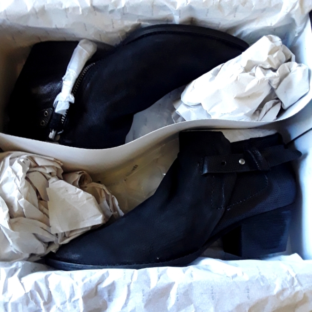 DOLCE VITA SIERRA BOOTIE 6.5 NWT